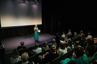 Annick Platt from Novus standing in front of an audience at Shakespeare North